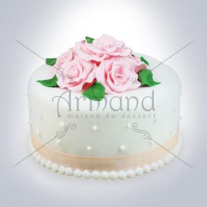 Tort cununie alb cu trandafiri roz si perle Tort cununie alb cu trandafiri roz si perle