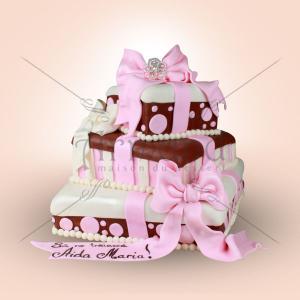 Tort Cadouri cu fundite roz Tort Cadouri cu fundite roz