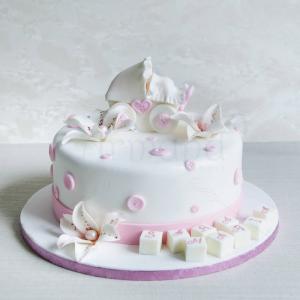 Tort alb Carucior si crini Tort alb Carucior si crini