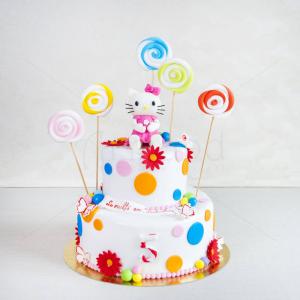 Tort alb de botez Hello Kitty si fluturii