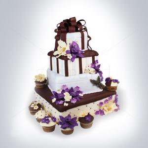 Tort de nunta Cutii cadouri si flori mov Tort de nunta Cutii cadouri si flori mov