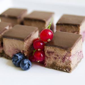 Mini Prajituri Chocolate Berry