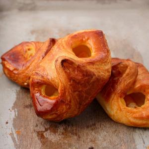 Mini Danish cu piersica si vanilie Mini Danish cu piersica si vanilie