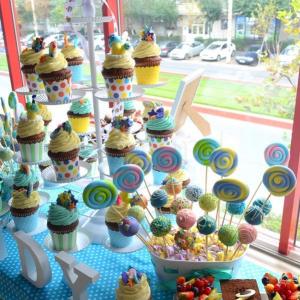 Candy bar Curcubeu pastelat botez Candy bar Curcubeu pastelat botez