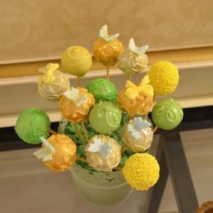 Cake pops verzi si galbene Cake pops verzi si galbene