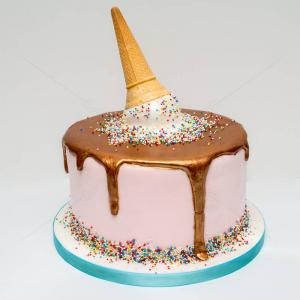 Tort Con de inghetata aurie Tort Con de inghetata aurie