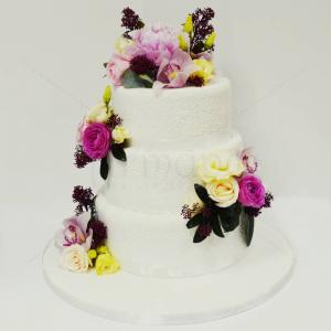 Tort Flori de primavara si dantela Tort Flori de primavara si dantela