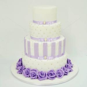 Tort clasic Trandafiri lila Tort clasic Trandafiri lila