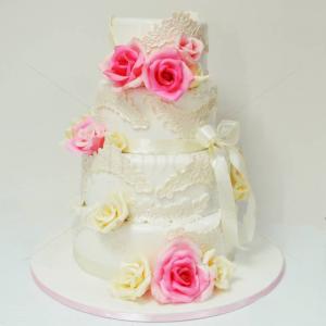 Tort Clasic Dantela si trandafiri Tort Clasic Dantela si trandafiri