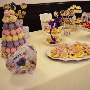 Candy Bar Mov, lila si crem Candy Bar Mov, lila si crem