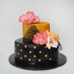Tort aniversar Dantela neagra Tort aniversar Dantela neagra
