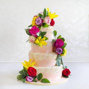 Tort Dantela si flori naturale Tort Dantela si flori naturale