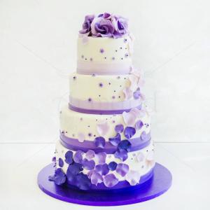 Tort petale flori mov lila Tort petale flori mov lila