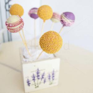 Cake pops lila, auriu si roz Cake pops lila, auriu si roz
