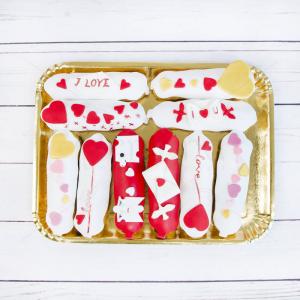 Platou 10 Eclere personalizate Valentine s Day Platou 10 Eclere personalizate Valentine s Day