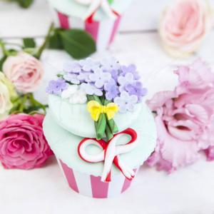 Cupcake primavara Flori Liliac Cupcake primavara Flori Liliac