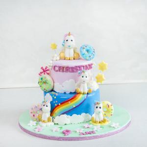 Tort Figurine Unicorni si Curcubeu Tort Figurine Unicorni si Curcubeu