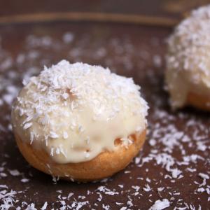 Mini choux cu crema cocos Mini choux cu crema cocos