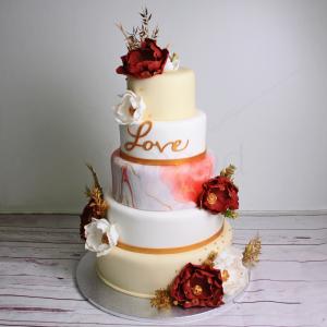 Tort nunta auriu cu flori albe si grena Tort nunta auriu cu flori albe si grena