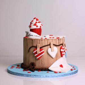 Tort cupcake inimioare rosii Tort cupcake inimioare rosii