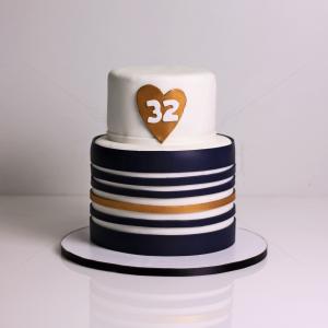 Tort elegant bleumarin cu auriu Tort elegant bleumarin cu auriu