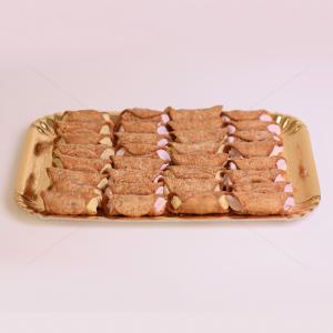 Platou Mix Cannoli cu fistic si zmeura Platou Mix Cannoli cu fistic si zmeura