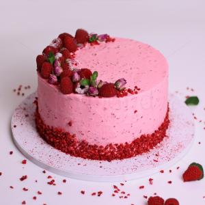 Tort cu zmeura si trandafiri Tort cu zmeura si trandafiri