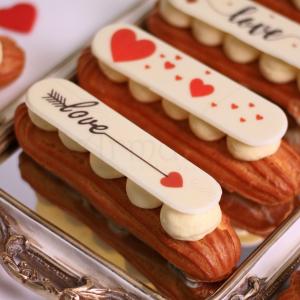 Platou 6 eclere "Love" Platou 6 eclere "Love"