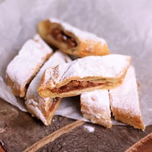 Mini strudel cu mere Mini strudel cu mere