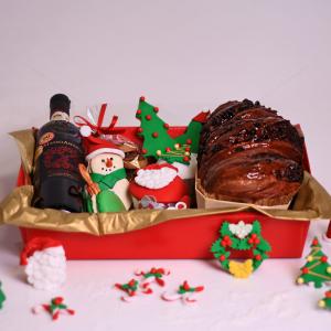 Pachet cadou cozonac insiropat si vin rosu Primitivo Pachet cadou cozonac insiropat si vin rosu Primitivo