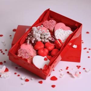 Cutie cadou biscuiti si macarons inima Cutie cadou biscuiti si macarons inima