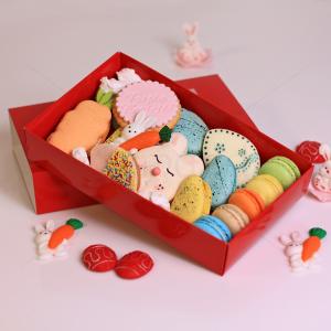 Cutie cadou Paste macarons si biscuiti Cutie cadou Paste macarons si biscuiti