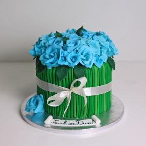 Tort Buchet trandafiri mov Tort Buchet trandafiri mov