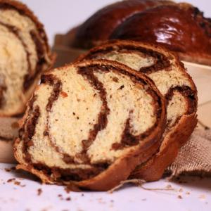 Cozonac cu nuci si cacao Cozonac cu nuci si cacao
