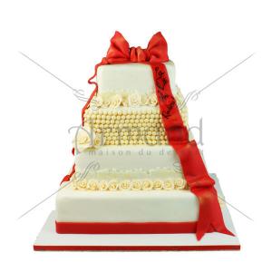 Tort Aniversar cu funda rosie Tort Aniversar cu funda rosie