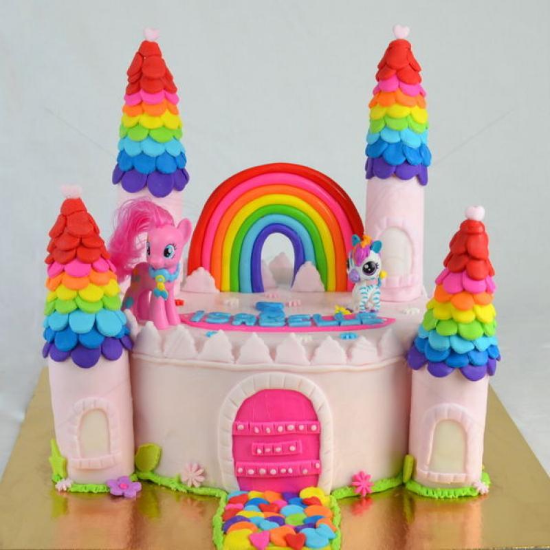 Tort Castel roz si ponei Tort Castel roz si ponei