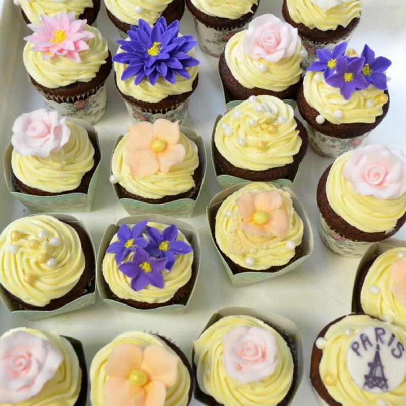 Cupcakes floricele colorate