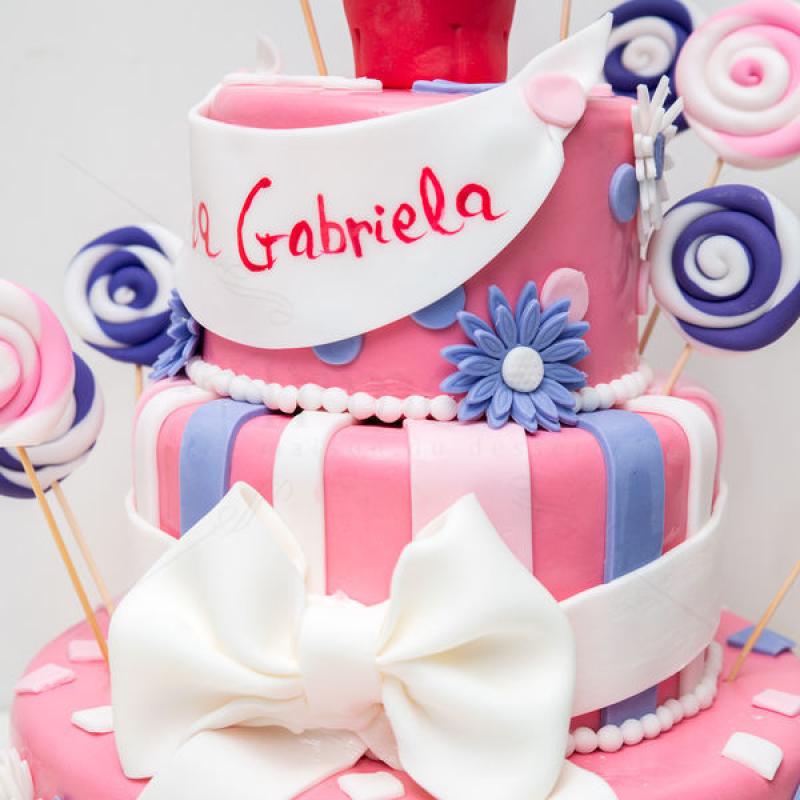 Tort Cupcake, acadele si flori colorate