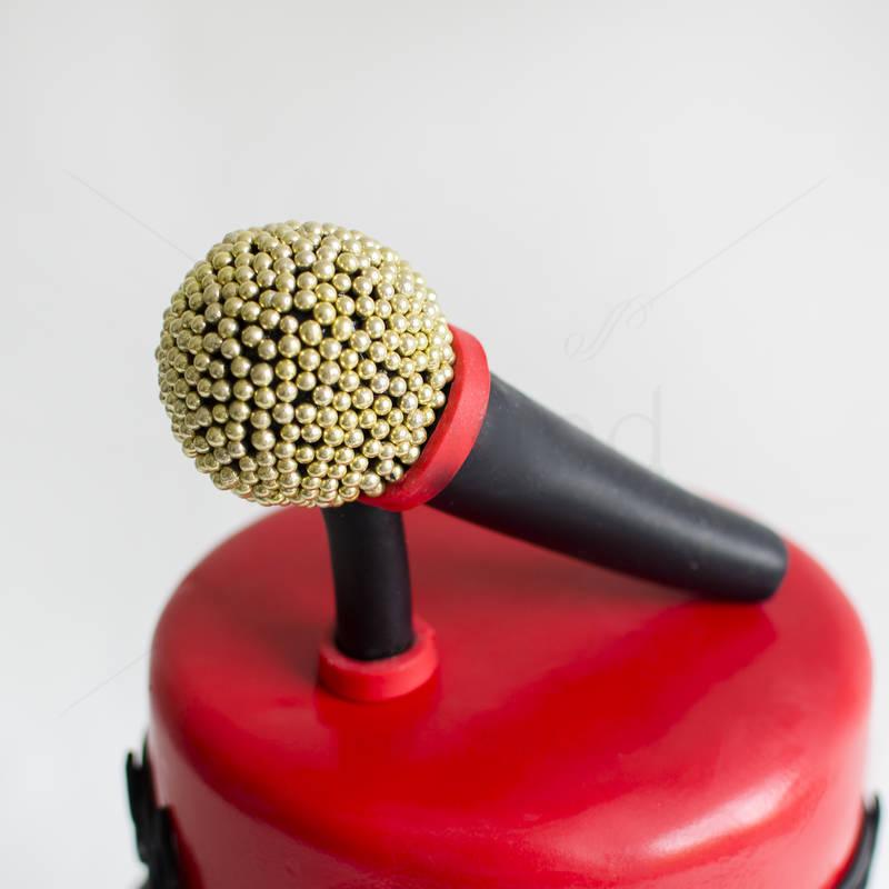 Tort Microfon si note muzicale