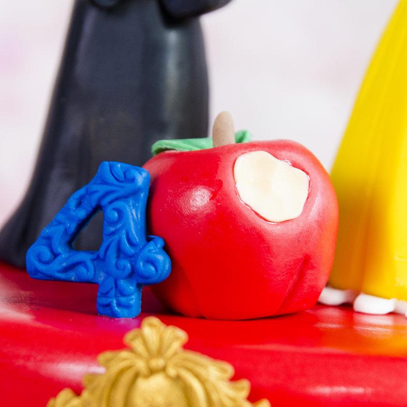 Tort figurine Alba ca Zapada si Vrajitoarea