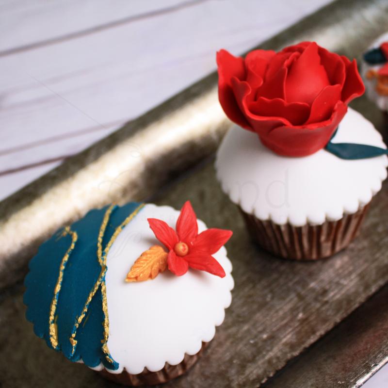 Colectie cupcake bujori si flori rosii
