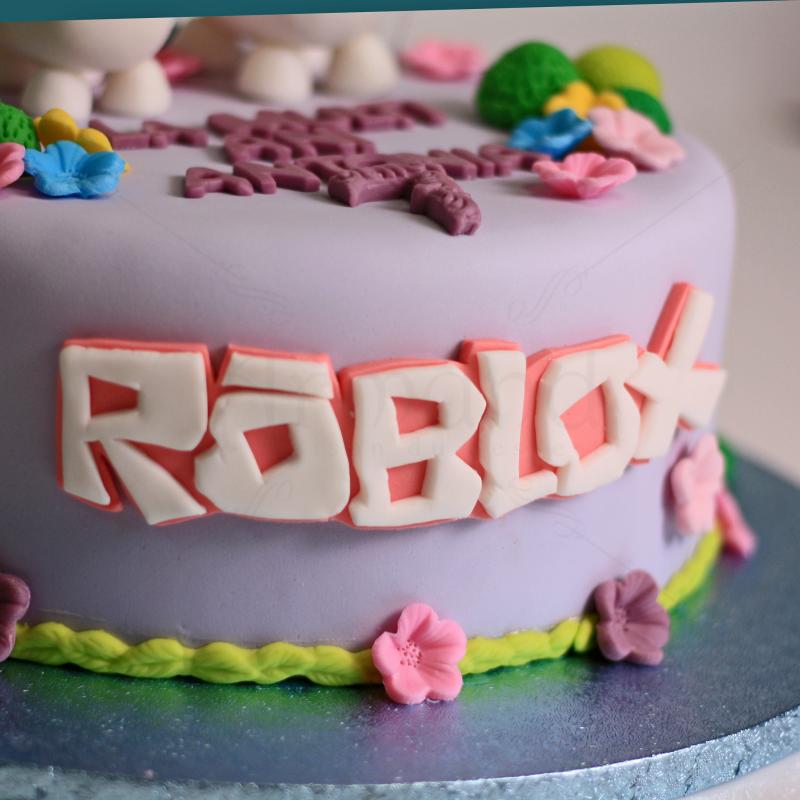 Tort Cu Roblox De Fete