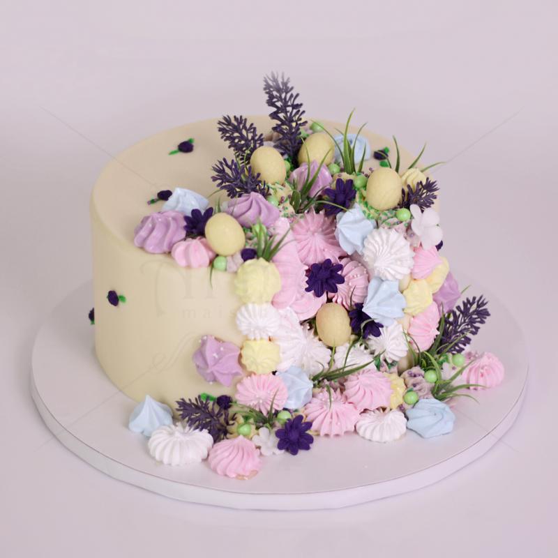 Tort in culori pastel si bezele Tort in culori pastel si bezele