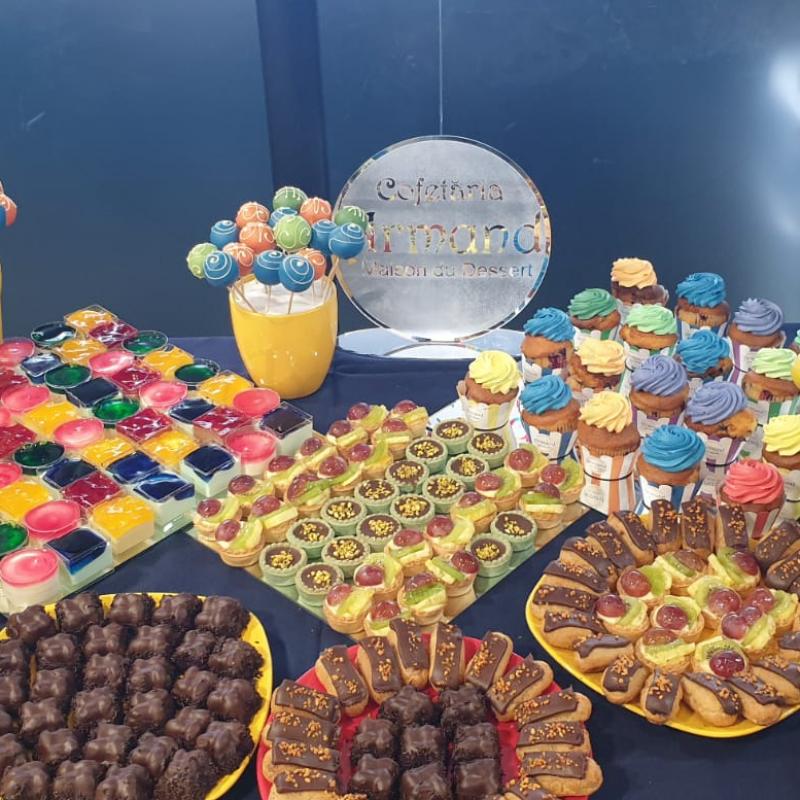 Candy Bar Corporate Tematica Curcubeu Candy Bar Corporate Tematica Curcubeu