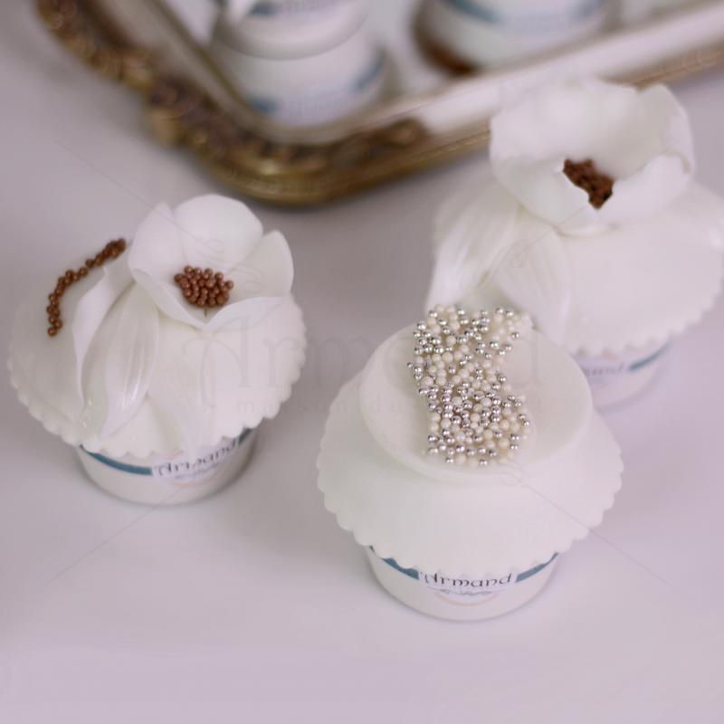 Colectie Cupcake flori albe elegante