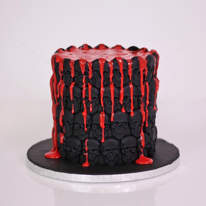 Tort Halloween cu Cranii si Glazura Rosie
