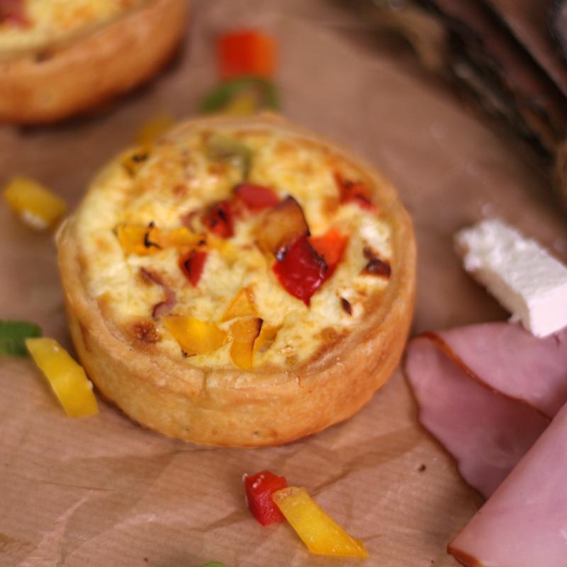 Quiche cu sunca, branza si legume