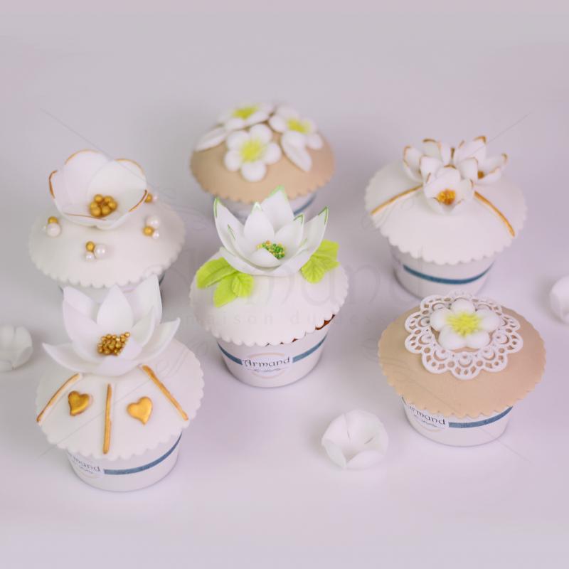 Coletie Icing Cupcake Ivory  & Gold Simphony