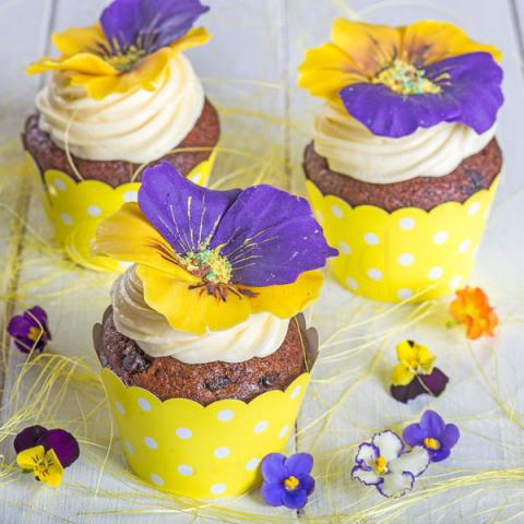 Cupcake flori Panselute