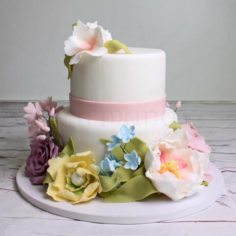 Tort nunta flori pastelate